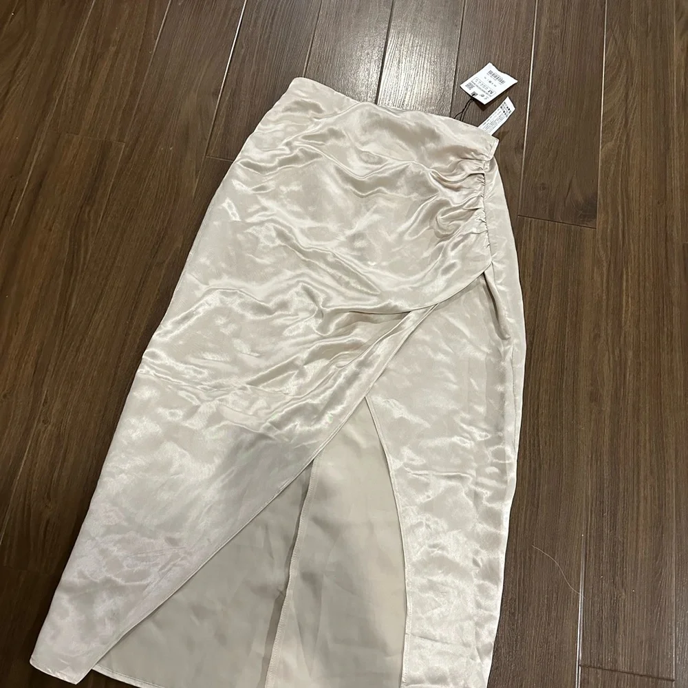 Zara satin effect cream skirt and corset top - Picture 9 of 9